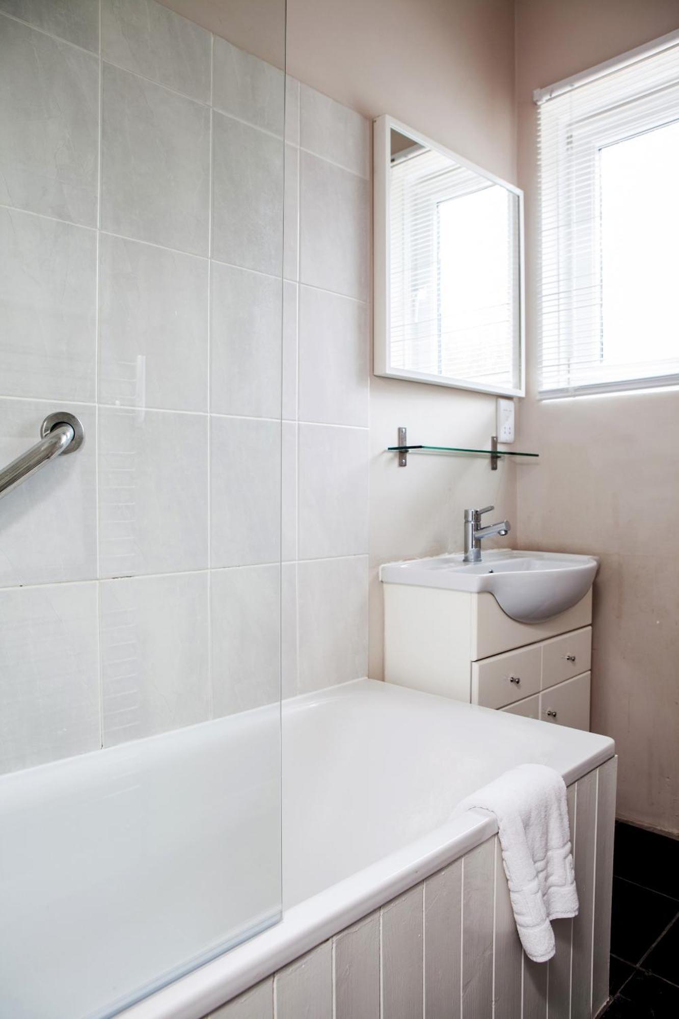 Madison Hill - Bedford Hill 1 - One Bedroom Flat 런던 외부 사진